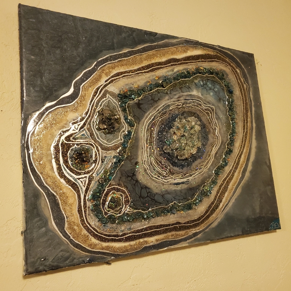 Geode table/wall art/resin & crystals - Picture 8 of 8